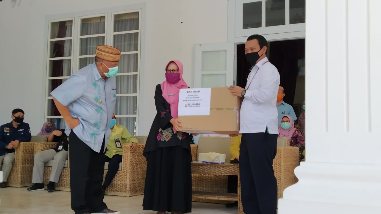 BUMN untuk Indonesia: 1.130 Paket Bantuan Pangan Mulai Didistribusi