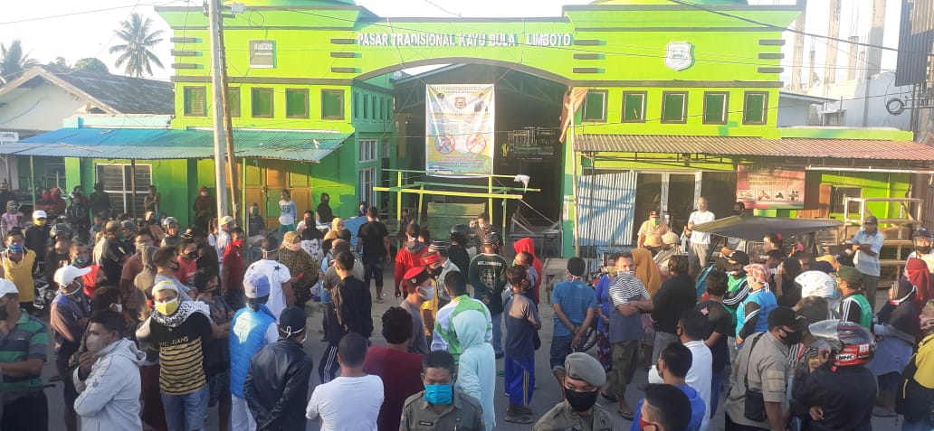 Hari ke-4 PSBB Pedagang di Pasar Kayubulan Nyaris Bentrok dengan Aparat