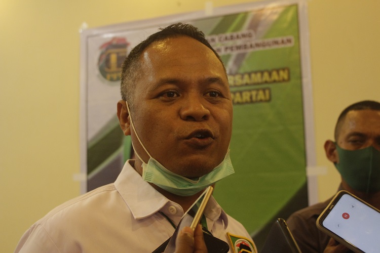 dr. Rusliyanto Monoarfa saat diwawancarai usai memimpin Muscab PPP Kota Gorontalo, Kamis (07/10/2021)
