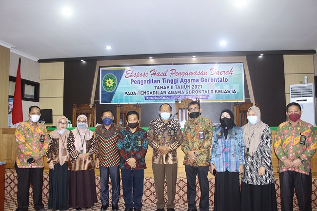 Foto bersama Tim Pengawasan bersama Pengadilan Agama Gorontalo, Jumat (08/10/2021).