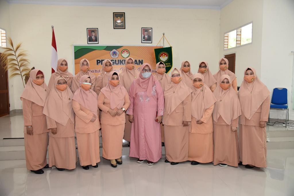 Pelantikan DWP Fakultas Kedokteran Universitas Negeri Gorontalo, Selasa (09/11/2021).