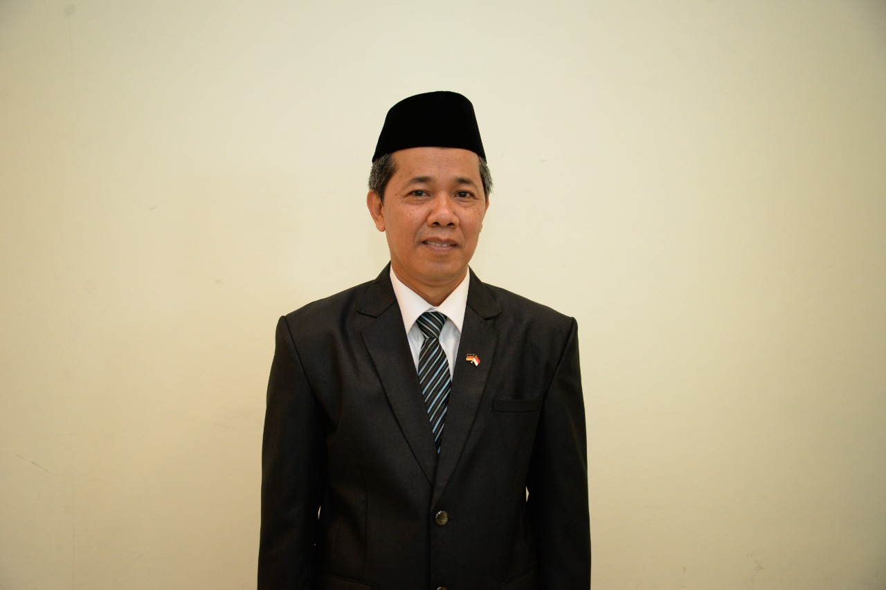 Dosen UNG Prof. Dr. Ikhfan Haris, M.Phil