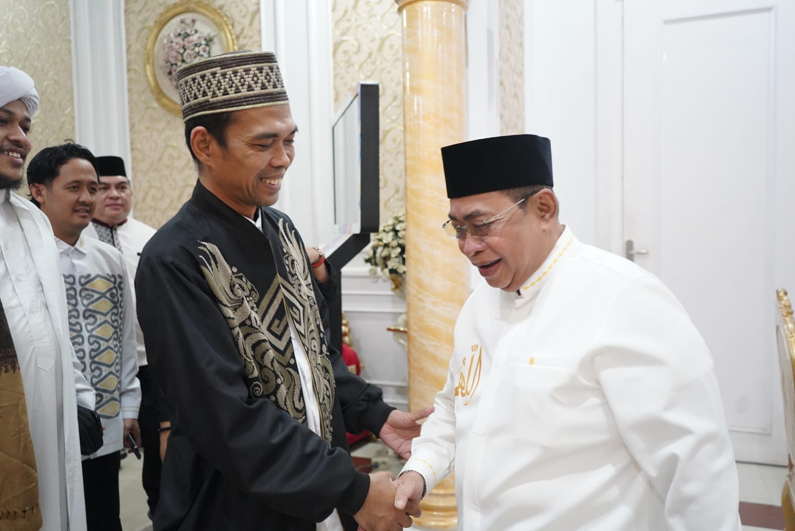 uas-beruntung-masyarakat-punya-wali-kota-adhan-dambea