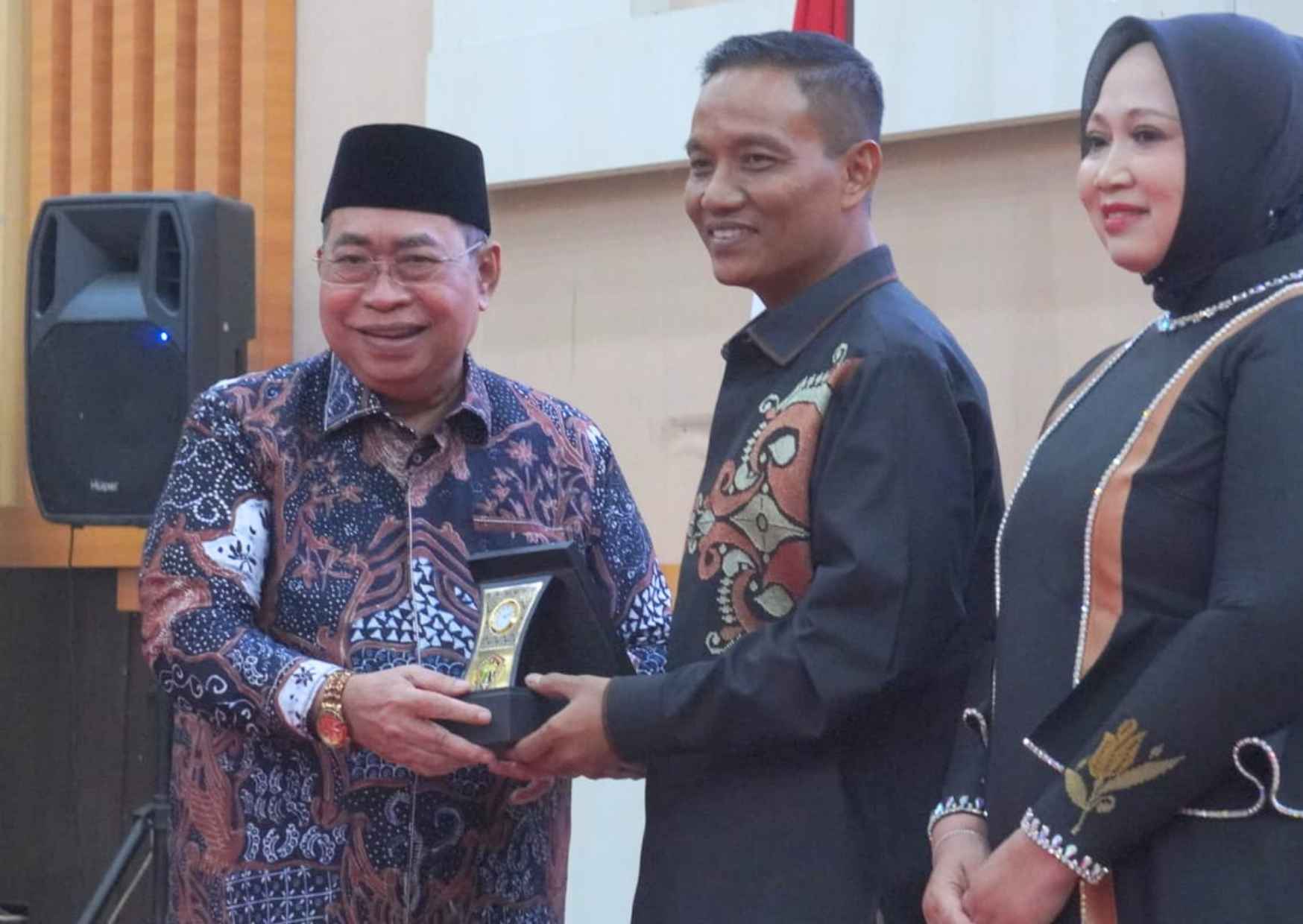 Cokelat dan Emas Modern Selamat Hari Raya Idul Adha Card_20260709_220255_0000