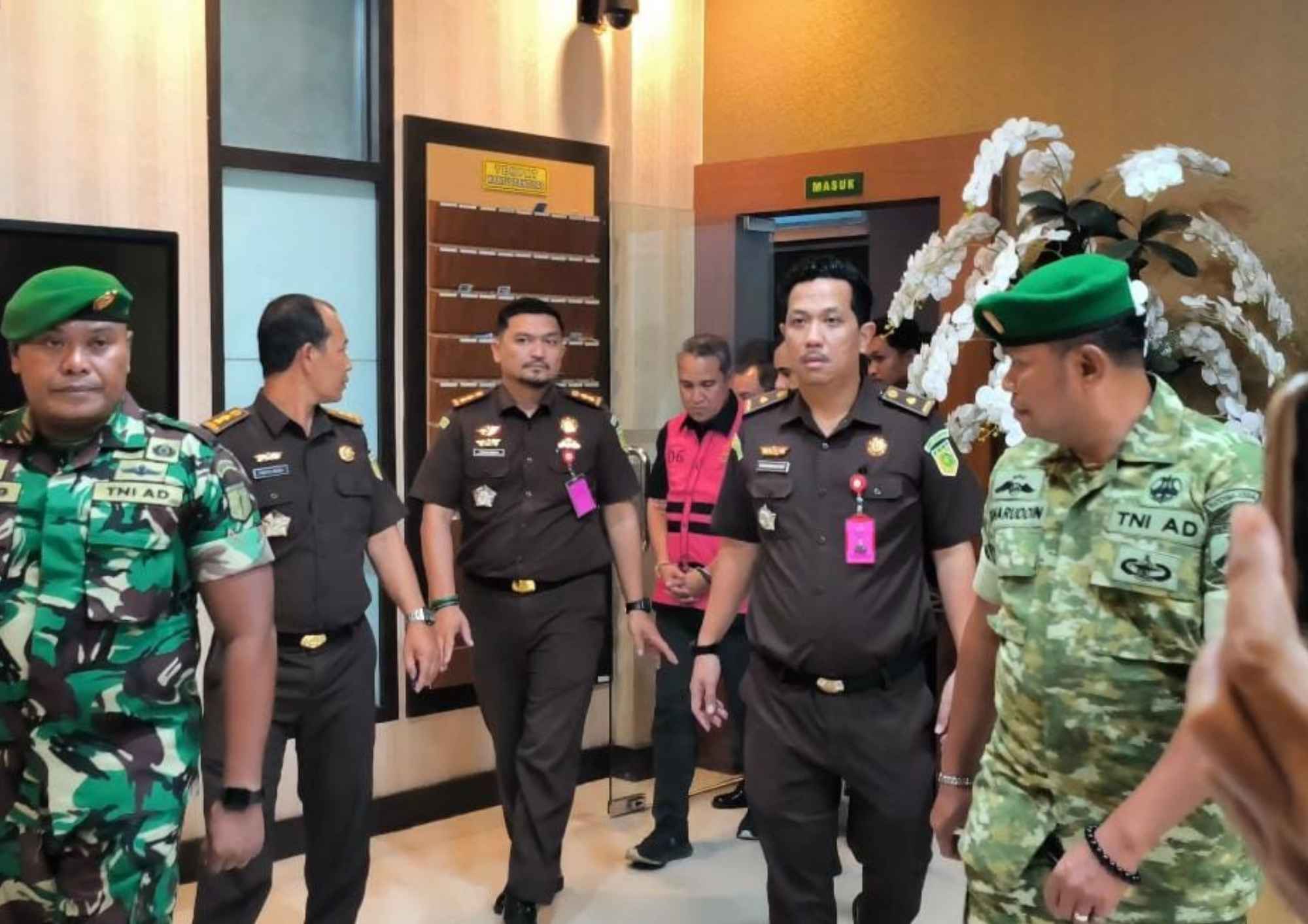 kejati-gorontalo-tahan-tiga-tersangka-dugaan-kasus-korupsi-di-diskominfotik-provinsi-gorontalo