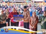gusnar-idah-salurkan-bantuan-untuk-395-umkm-kota-gorontalo