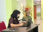 intan-ibrahim-mahasiswa-ung-mengejar-pendidikan-sampai-ke-pelaminan
