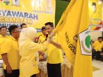 sah-terpilih-secara-aklamasi-rh-resmi-nakhodai-golkar
