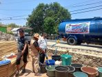 gerindra-gorut-salurkan-air-bersih-untuk-warga-di-tengah-kekeringan-ekstrem-akibat-el-nino