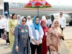 dampingi-agenda-istri-wapresi-ri-wagub-dan-ketua-tp-pkk-terlihat-kompak
